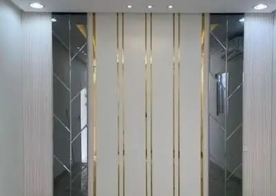 جدار مرايا ذهبية