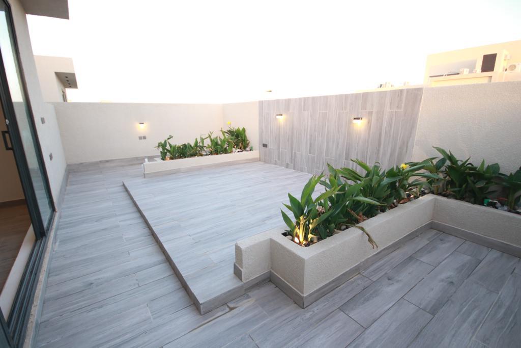 فناء خارجي عصري